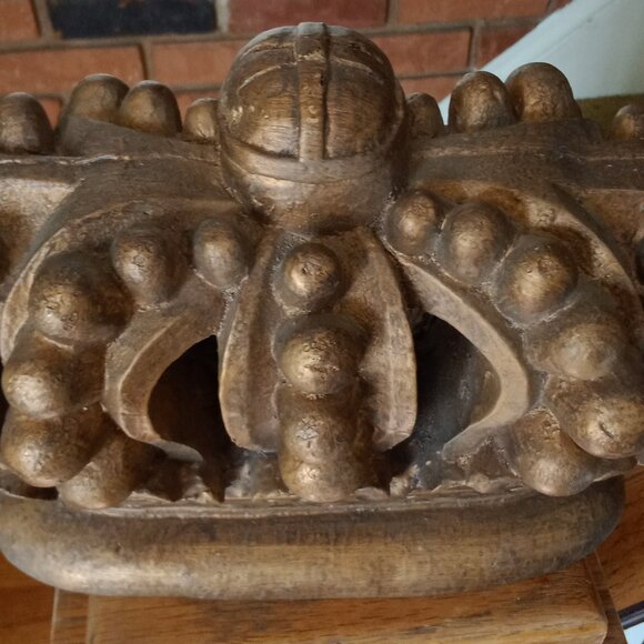 Crown Statue - Picture 6 of 9